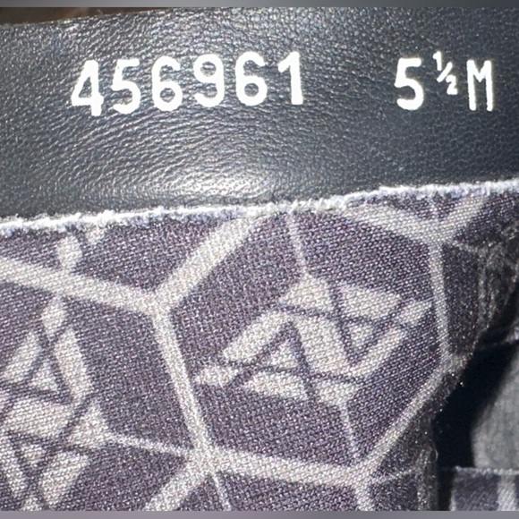 Aquatalia Black Quilted Suede Ankle Boot With Rubber Sole Size 5.5 Like New! - Picture 7 of 9